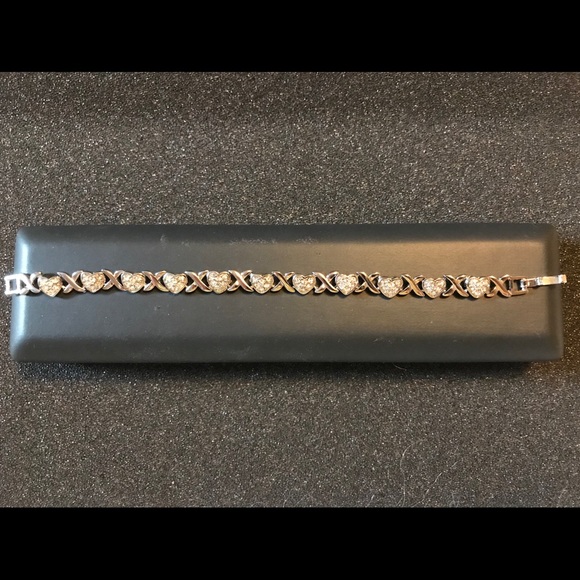 Hugs and Kisses Tennis Bracelet with Swarovski - Picture 5 of 9